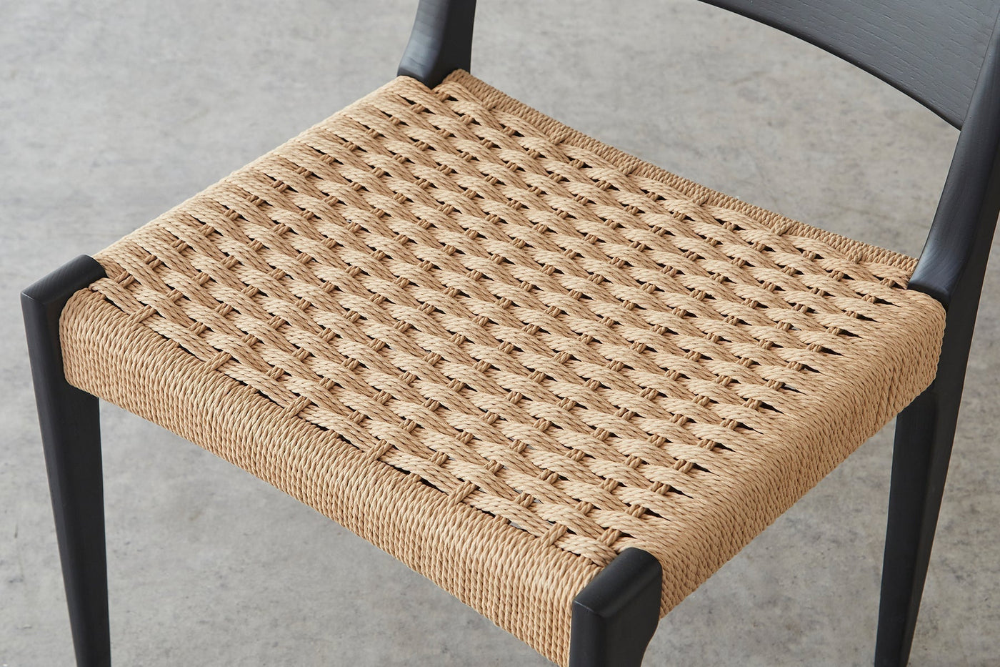 「失敗しない！」ダイニングチェアの座面の選び方｜素材・座り心地・お手入れのポイント解説