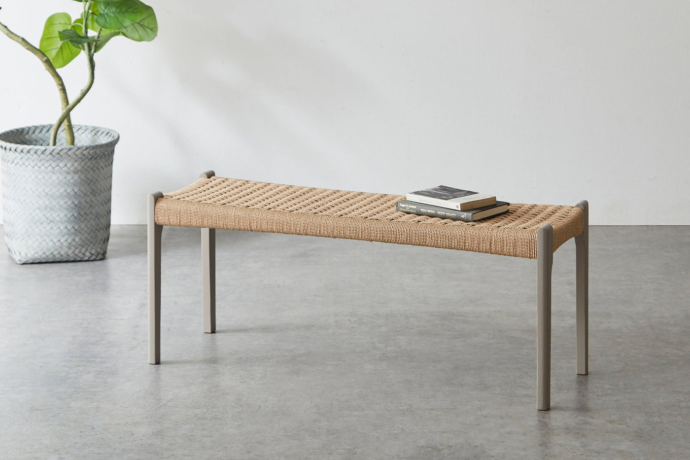 「空間広々＆おしゃれ」ダイニングベンチの効果的な使い方まとめ｜椅子との違いや選び方も解説！