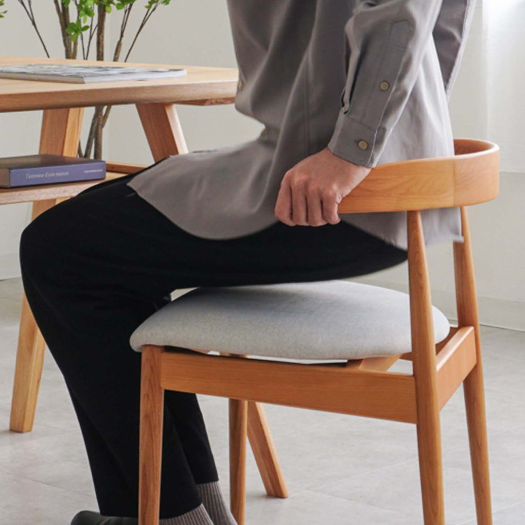 ダイニングチェア アームチェア / CH001 ファブリック座面 – Cofel