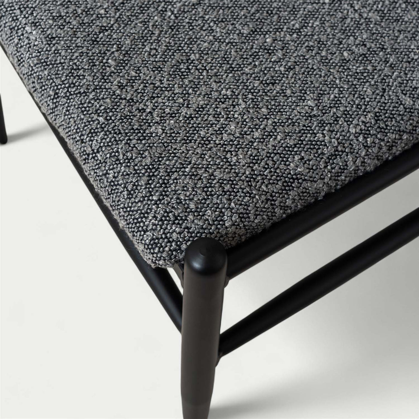 ダイニングチェア アームチェア ブークレ座面 スチールフレーム / PC-821