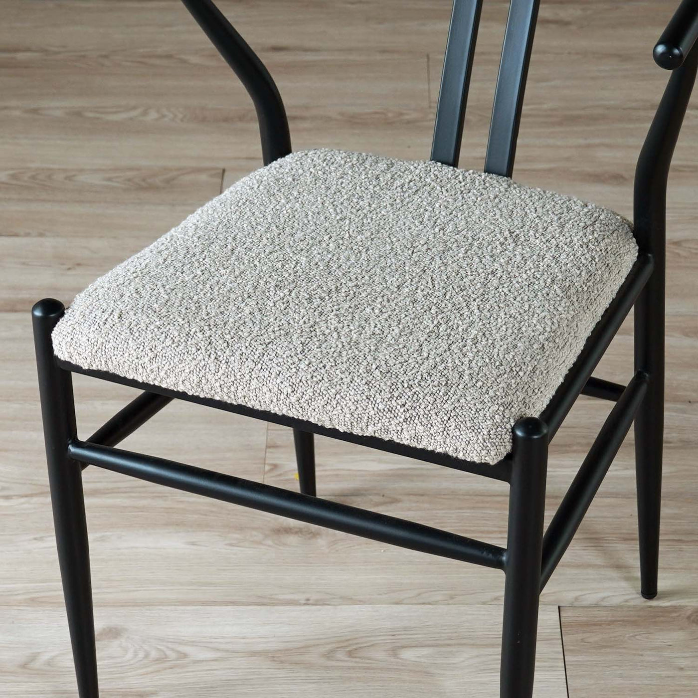 ダイニングチェア アームチェア ブークレ座面 スチールフレーム / PC-821