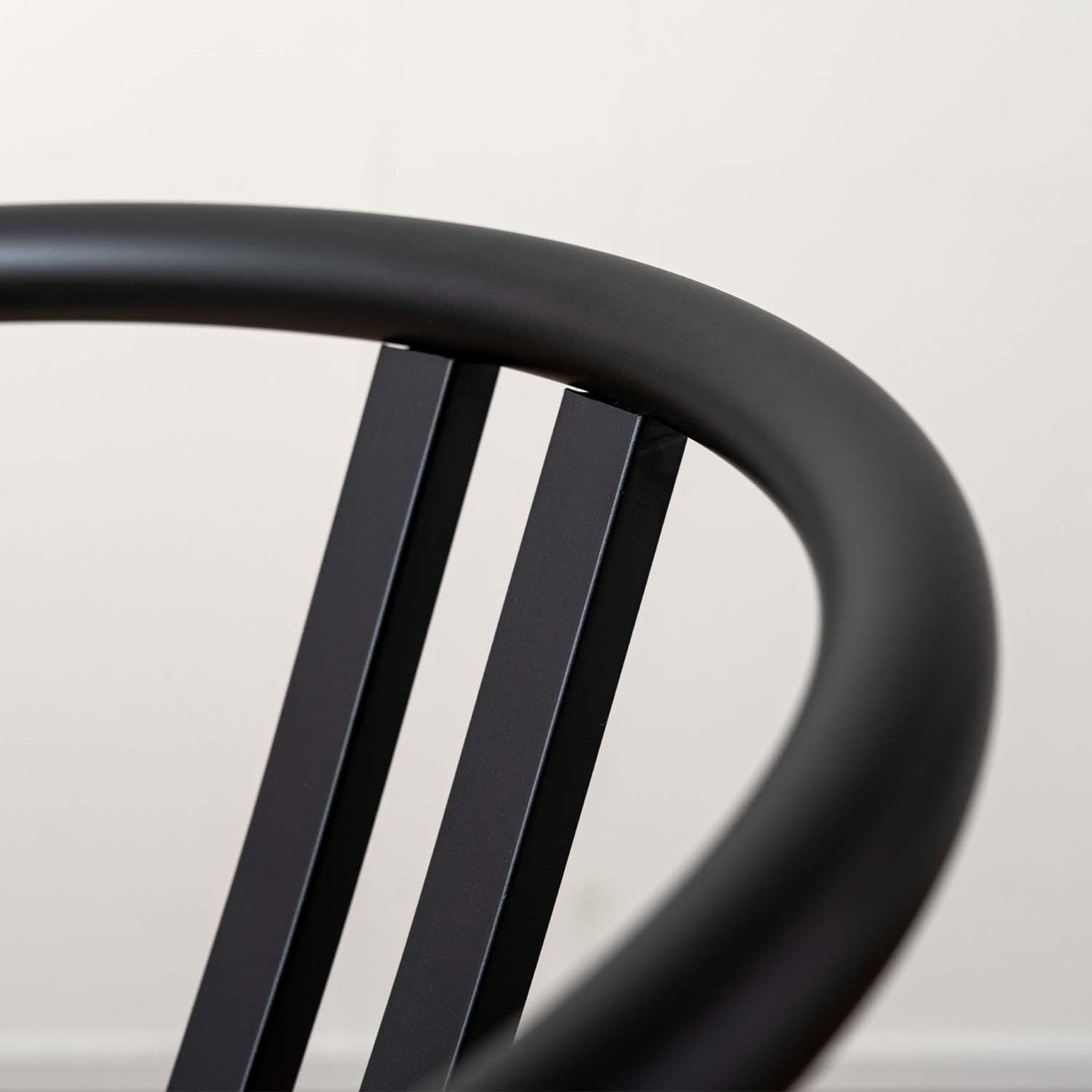 ダイニングチェア アームチェア ブークレ座面 スチールフレーム / PC-821