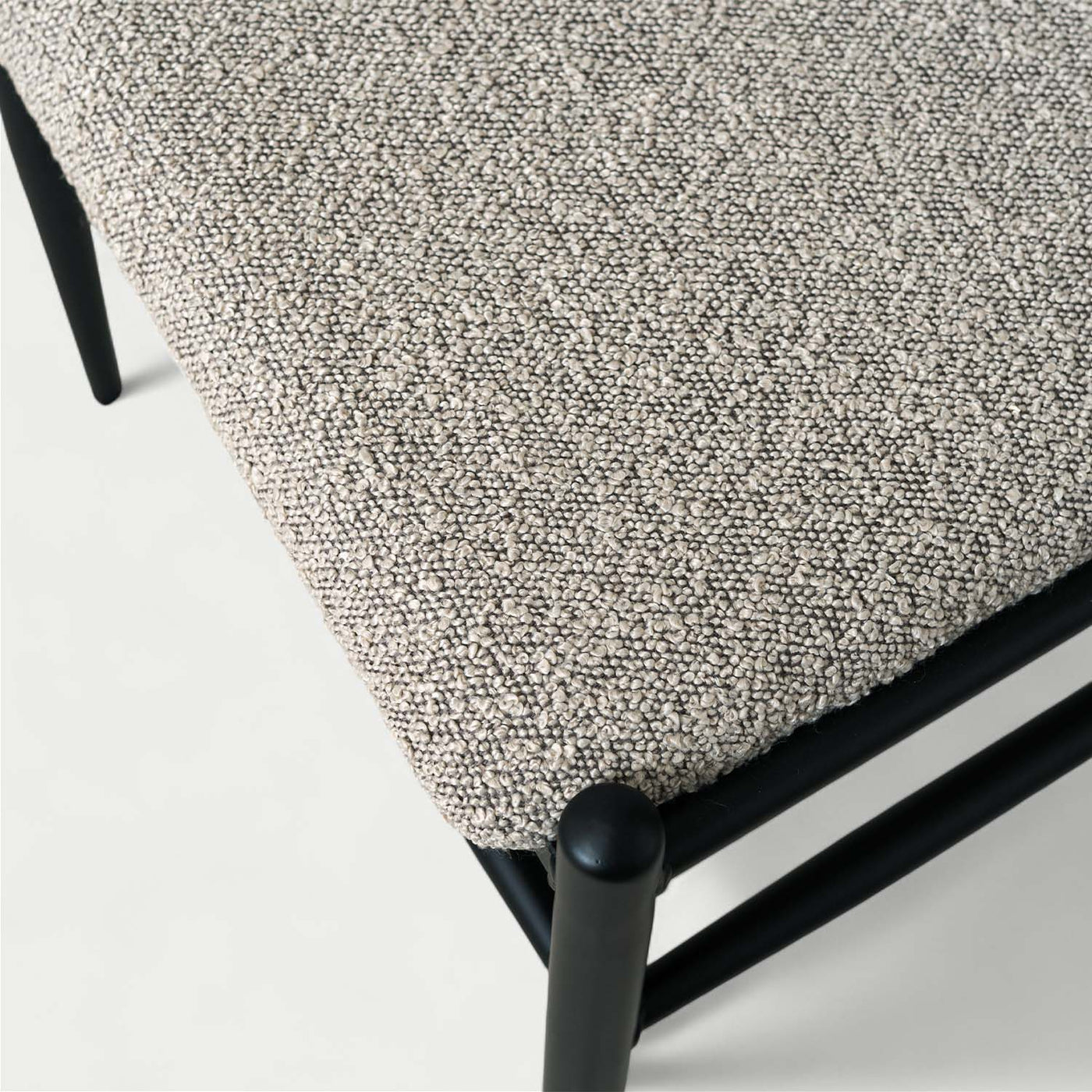 ダイニングチェア アームチェア ブークレ座面 スチールフレーム / PC-821