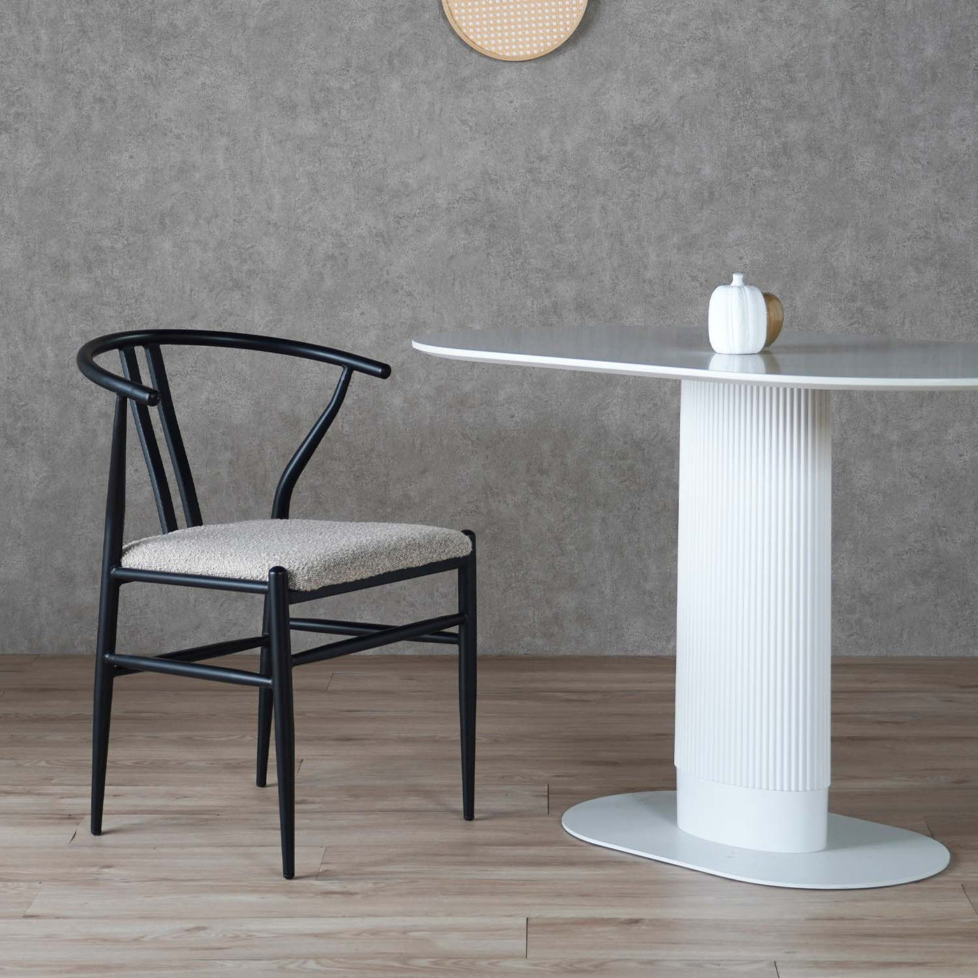 ダイニングチェア アームチェア ブークレ座面 スチールフレーム / PC-821