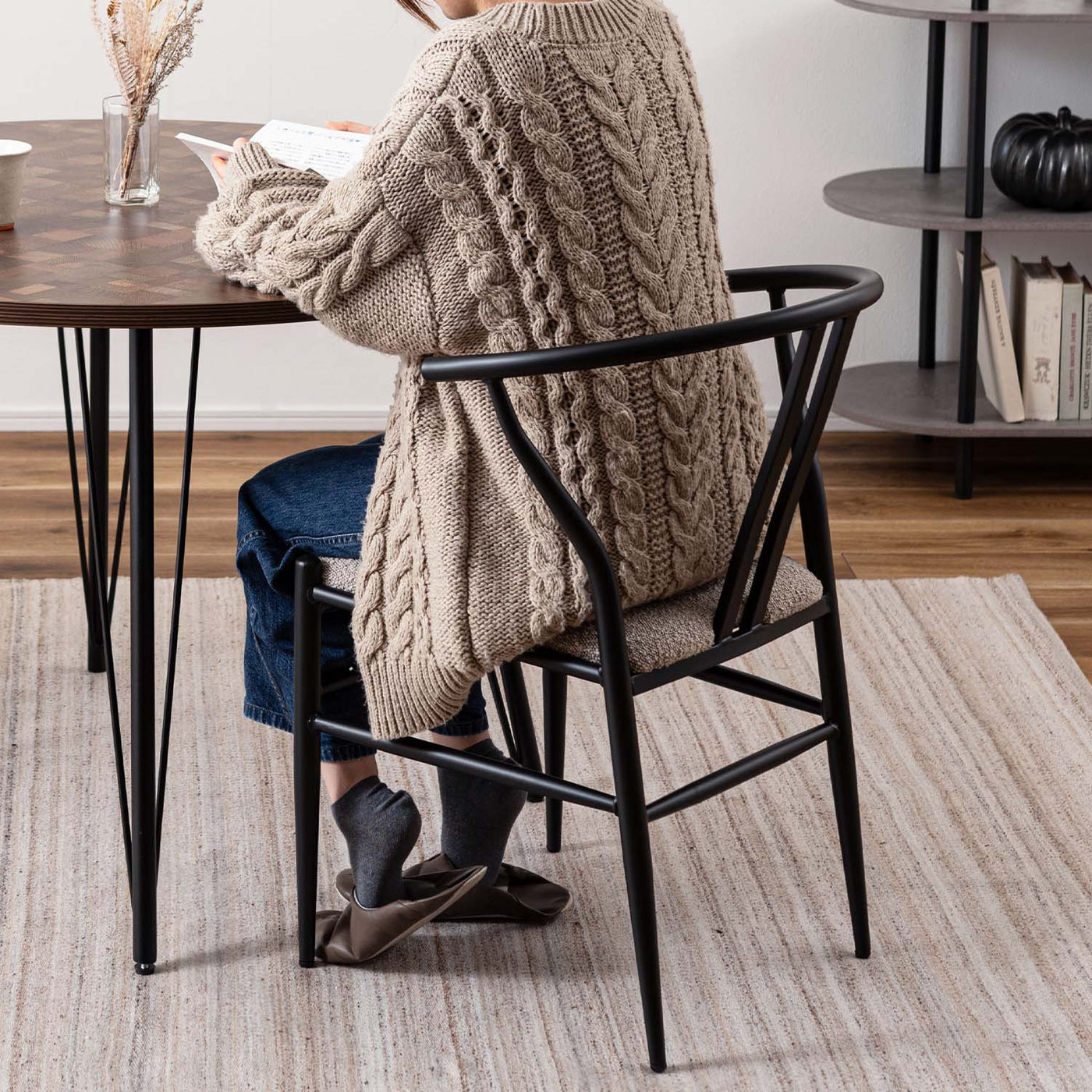 ダイニングチェア アームチェア ブークレ座面 スチールフレーム / PC-821